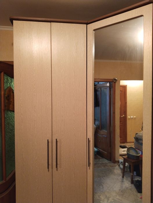 Отдам шкаф угловой СРОЧНО