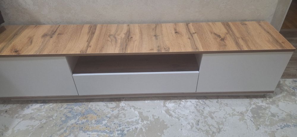 Продам тв тумбу напольную