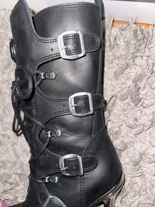 New Rock ботуши с метални елементи идват с кутия