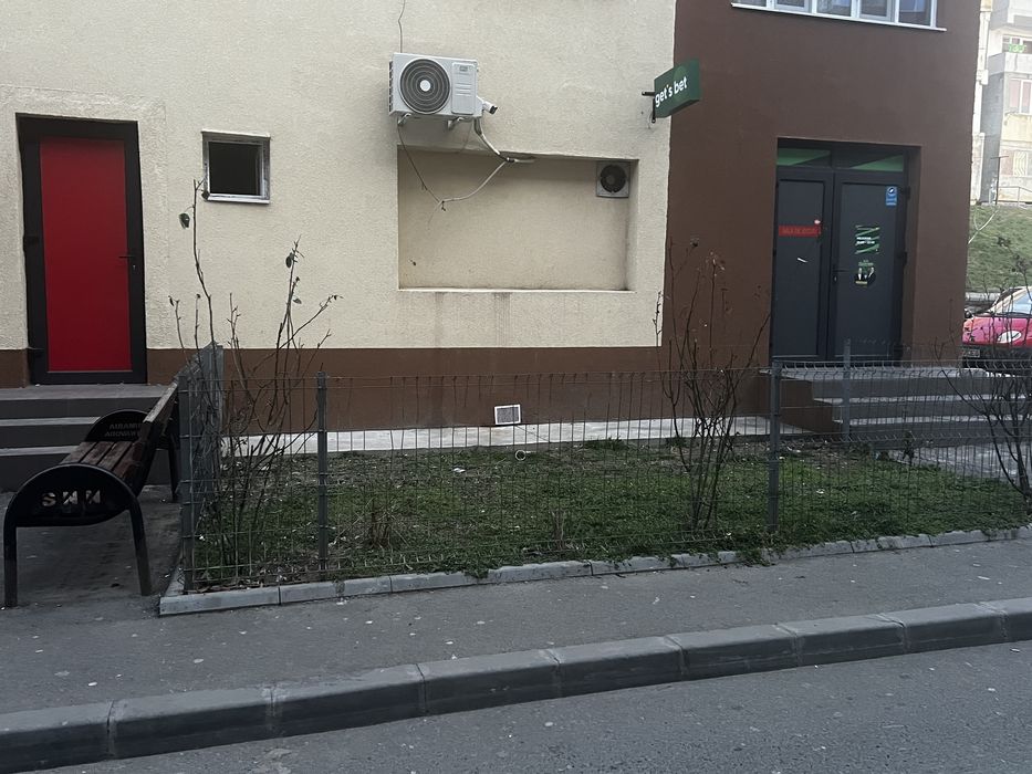 Vand spatiu comercial  aprtament