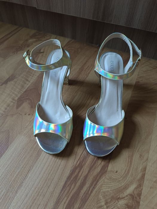 Босоножки женские