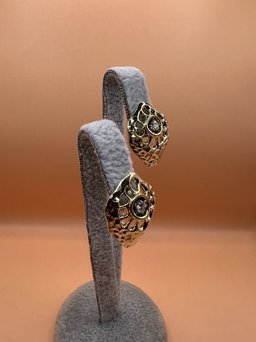 Продам золотые серьги.