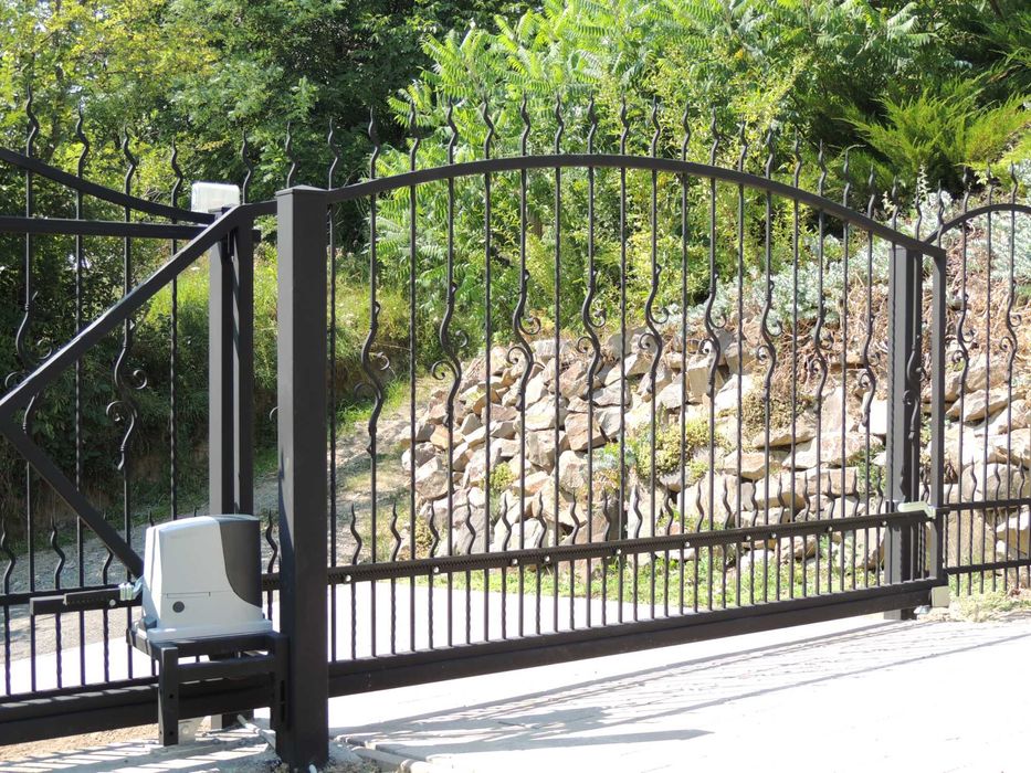 Porti ,garduri, scari, copertine, garaje