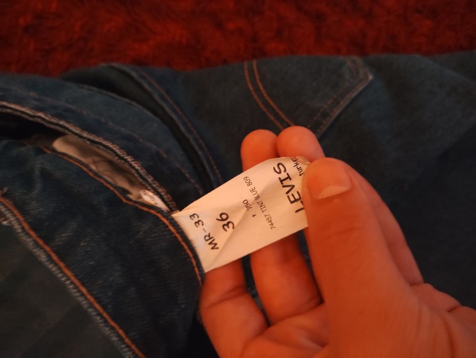 Продам джинсы ливайс новые