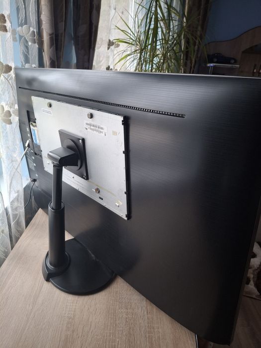 Vand televizor smart samsung ca nou.