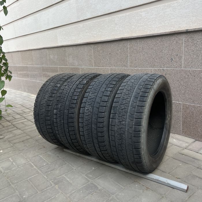 Комплект зимней резины 215/55/17 Pirelli