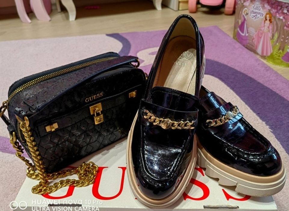 Страхотен сет Guess