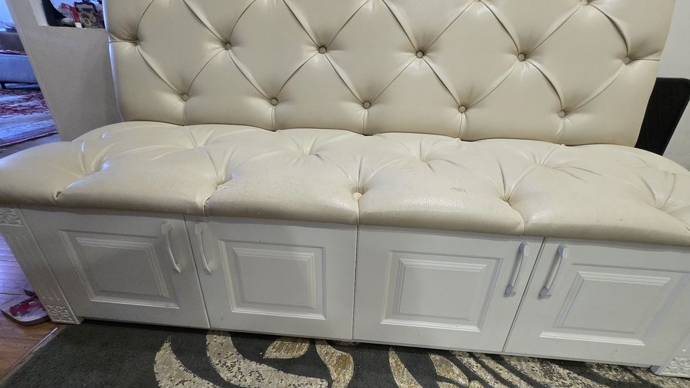 Продам  Диван в коридор