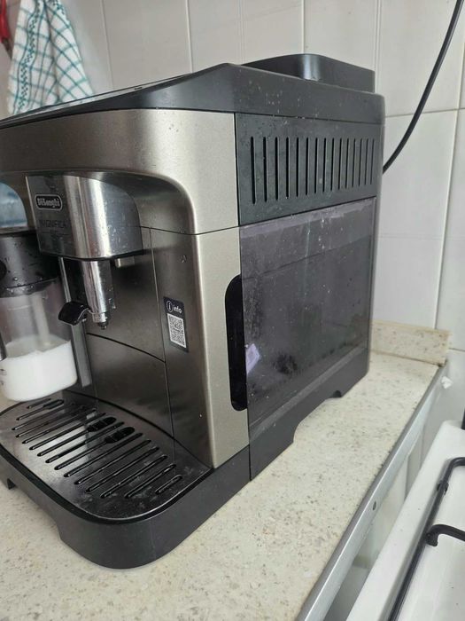 De'Longhi Magnifica Evo LatteCrema – Garanție 2027, stare foarte bună