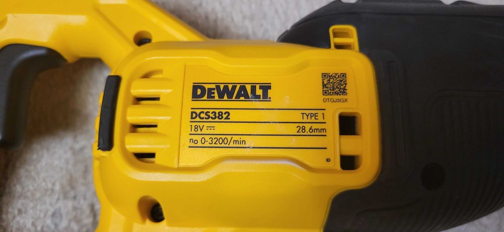 DeWALT  DCS382 Fierăstrău tip  sabie  ca nou  se vinde fara acumulator 750 lei