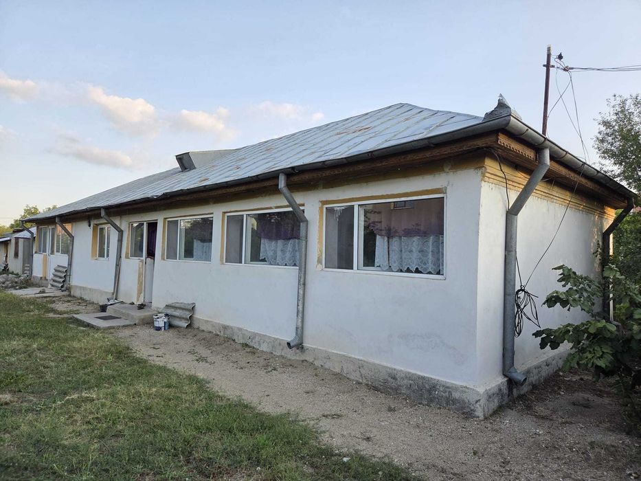 Casa de vinzare in comuna  NANOV