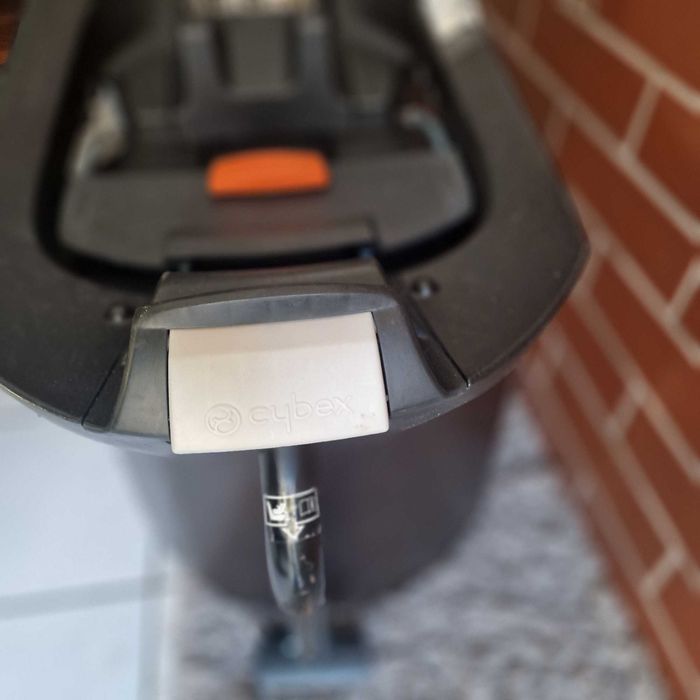 Scoica Cybex Aton 5, sistem Isofix, adaptori si pelerina ploaie