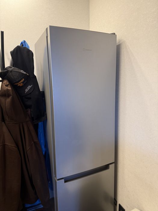 Холодильник Indesit