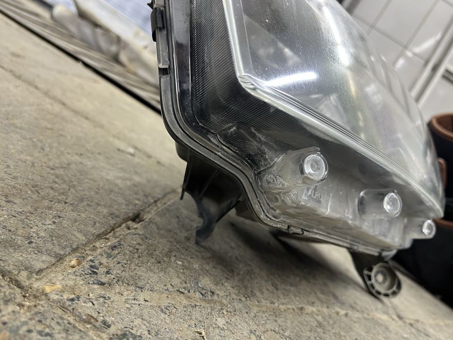 Фара рено логан2 2021