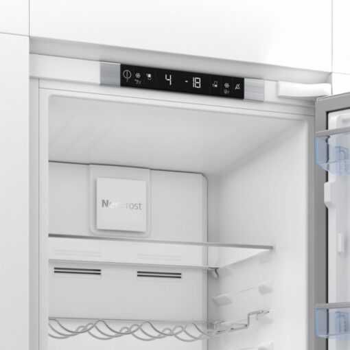 Нов хладилник с фризер за вграждане Беко/Beko BCNA306E42SN 193 см