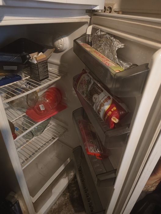 Vând 2 frigidere defecte