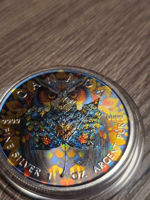 сребърна монета „Кленов лист“  която е част от специална серия.