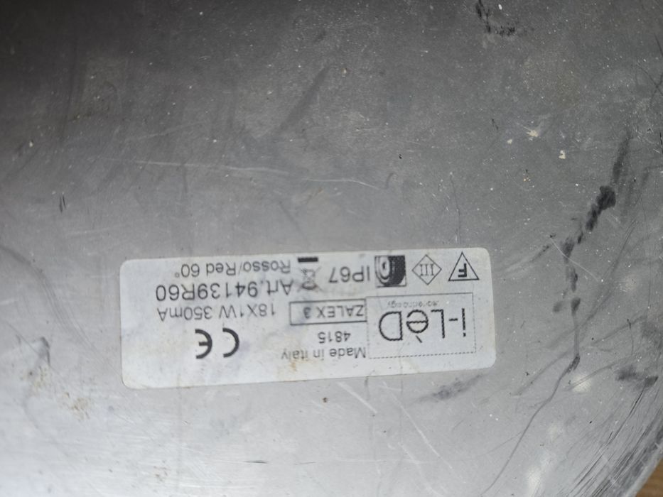 Lampi exterior pentru piscine sau alei lumina rosie