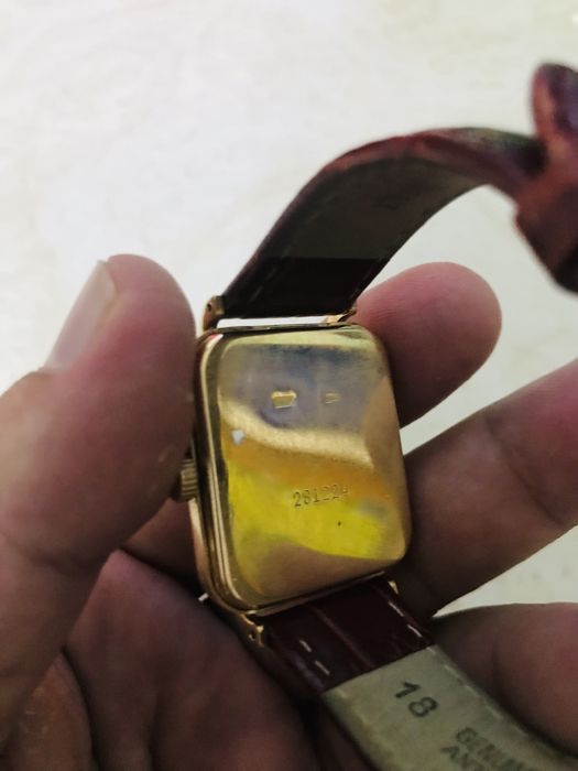 Мактайм часы золотые