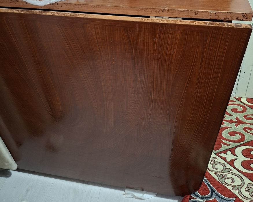 Стол в хорошем состоянии