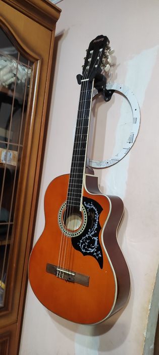 Акустическая гитара