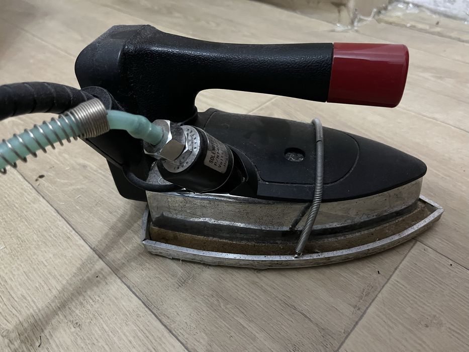 Срочно продам утюг