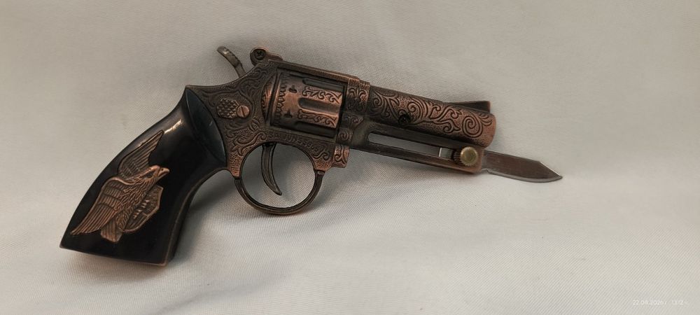 Ретро запалка револвер д ножче и орел