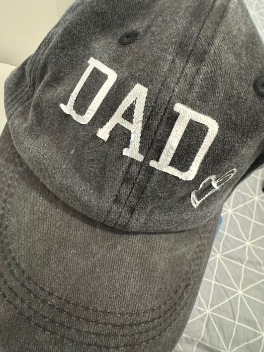 Шапки с козирка - мама, тати, голям брат