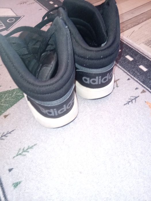Adidasi adidas în stare buna