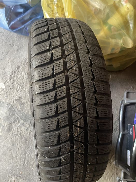 Anvelopa iarna noua Sumitomo 215/60 R17