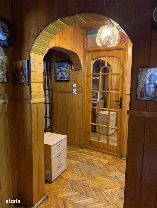 Apartament de vanzare, cu 3 camere, mobilat si utilat, in zona Dambovi