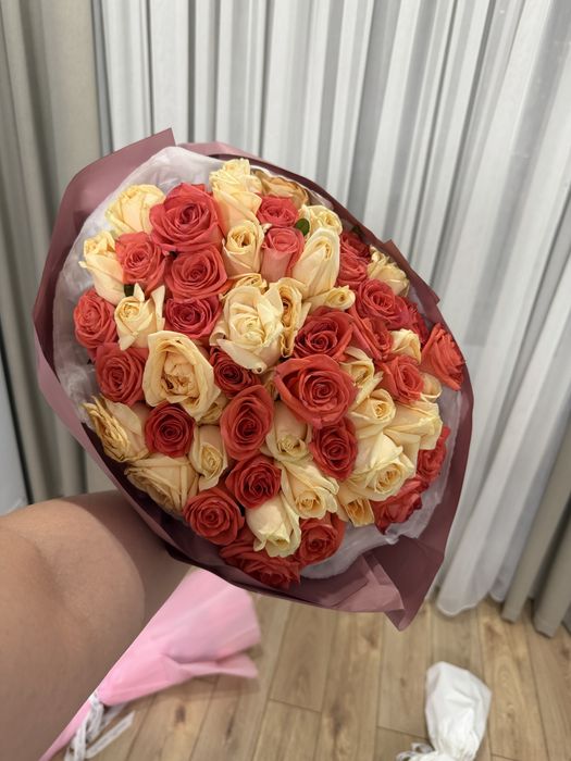 больше 30 роз букетами