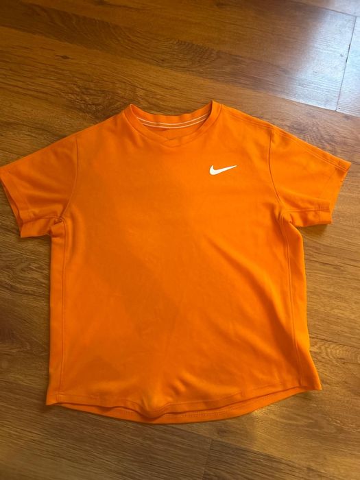 Tricou Nike real 100% in stare foarte bună mărime 146-152cm