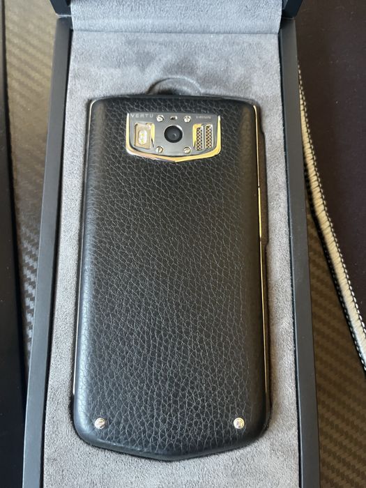 Vertu Signature Touch