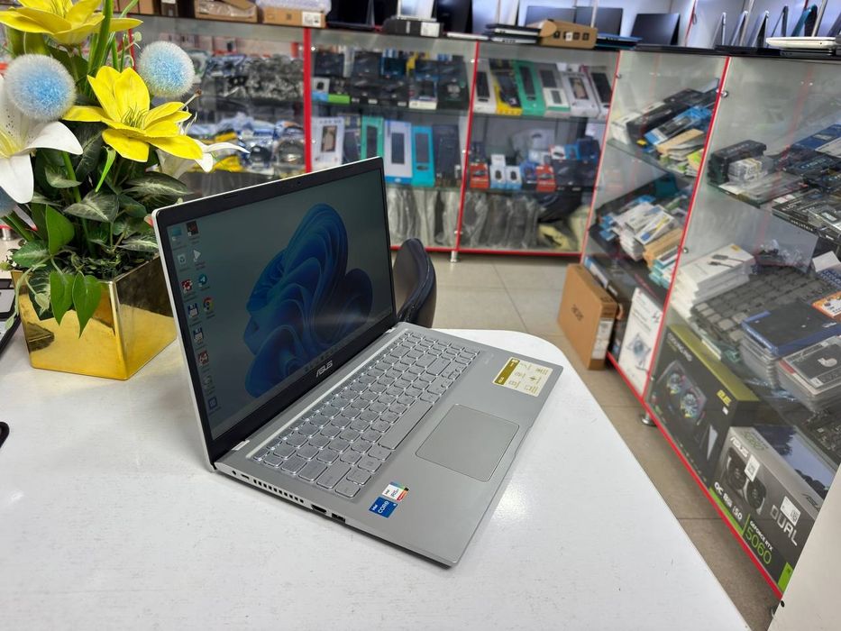 Asus core i5-1135G7 8/512 Nvme SSD IPS Holati ideal