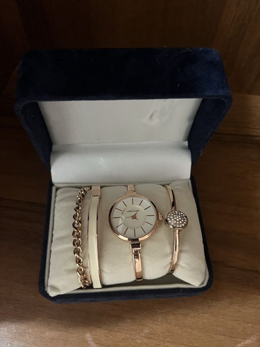 Продам Женские часы