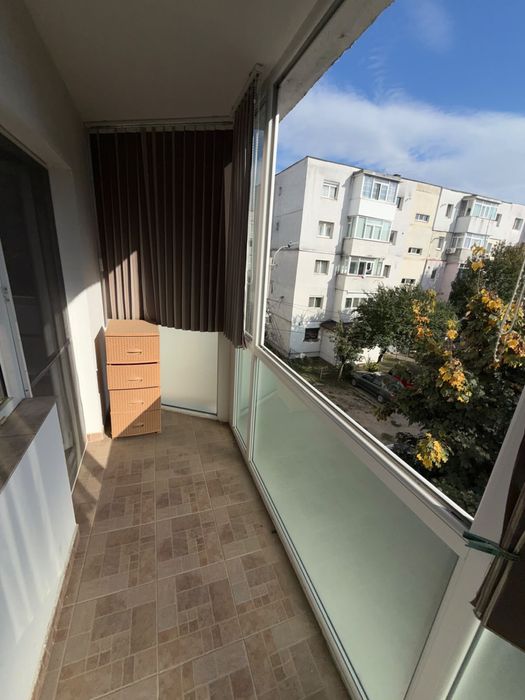 Inchiriez apartament