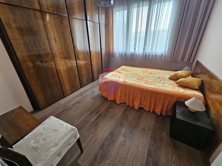 Четиристаен апартамент под наем, Окръжна болница