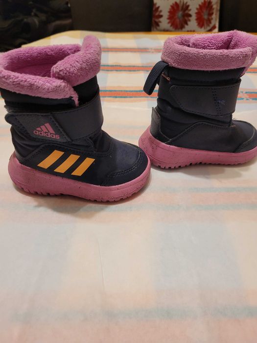 Cizmulite fetite Adidas, marimea 20