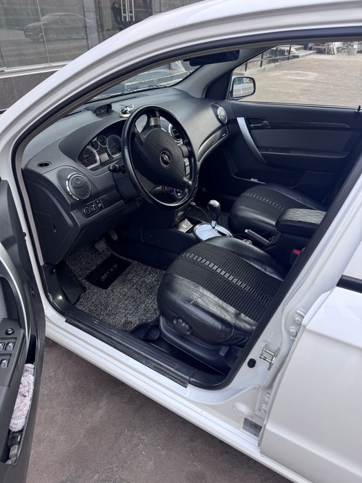 Продаётсия нехиа 3 автомат каробка