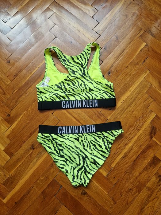 Детски бански 2 части CALVIN KLEIN размер  12 - 14 години