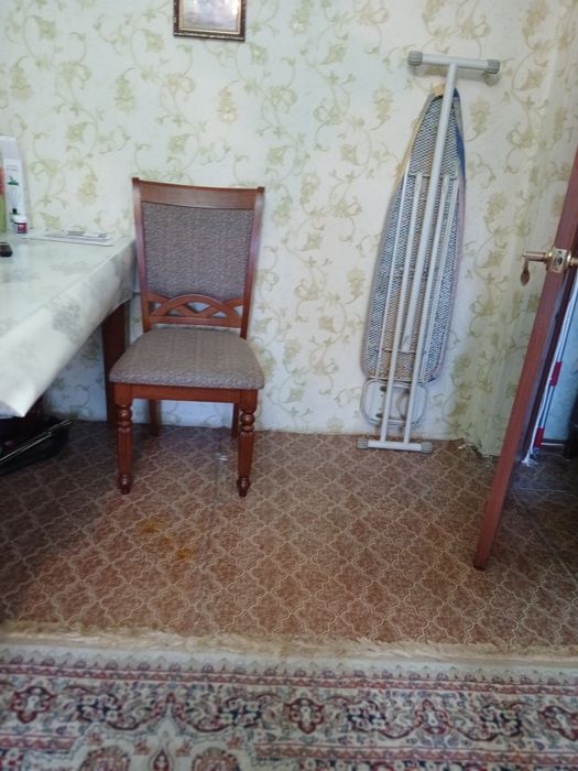 Стол со стульями