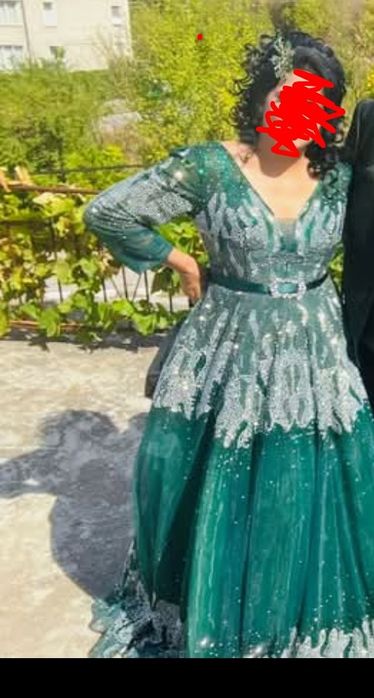 Продавам офицялна рокля