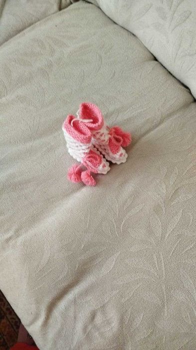 Бебешки ръчно плетени дреши