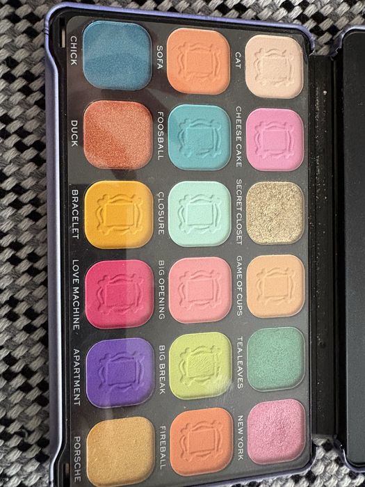 Сенки за очи - REVOLUTION