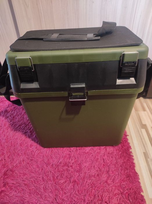 Куфар стол за риболов