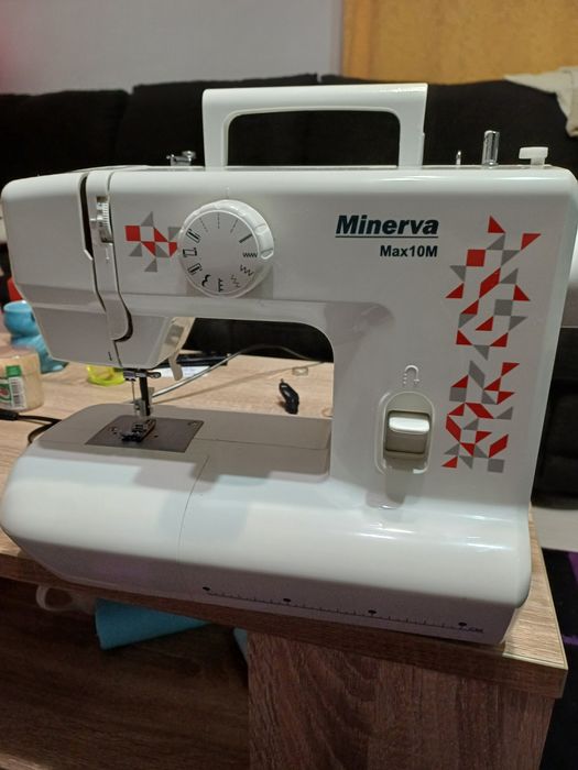 Masina de cusut Minerva