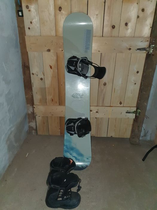 Vând placa snowboard, legături, boots, casca și ochelari