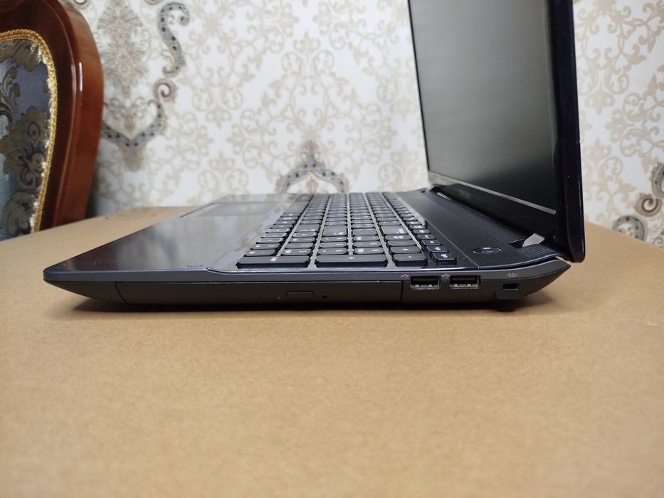 Продается Samsung Laptop 300E intel Core i3 4/512Gb ideal sotiladi
