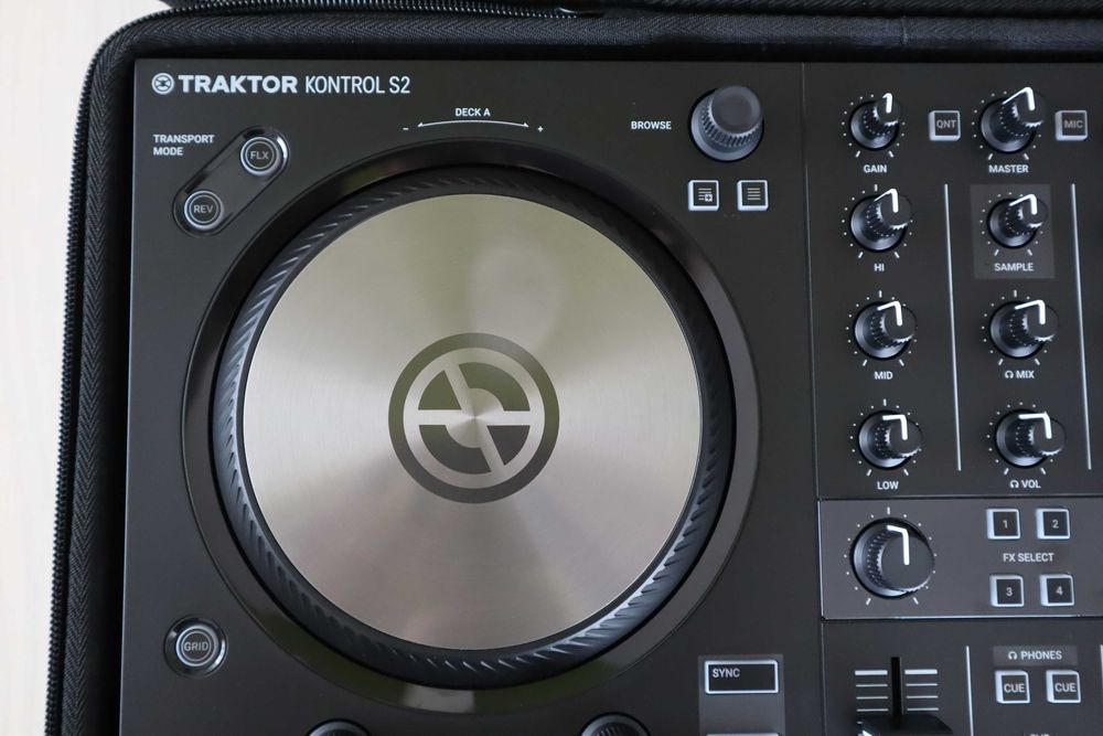 Consola DJ - NI Traktor Kontrol S2 MK3